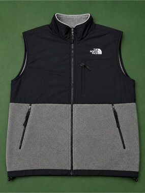 The North Face Black & Gray Men's Two-Tone Fleece Vest